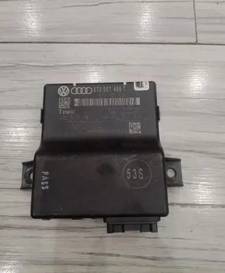 Audi A5 8T 8F Gateway control module 8T0907468T