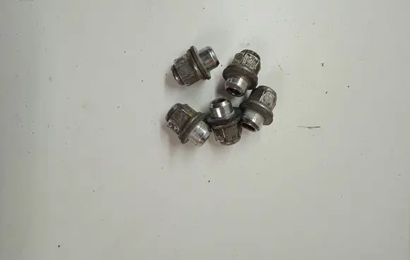 Toyota Prius+ (ZVW40) Nuts/bolts PRIUS2012M