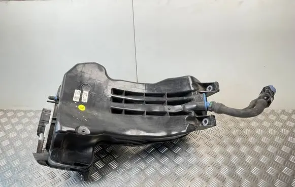 Audi SQ7 AdBlue liquid reservoir 4M0131878CF 4M0131969N