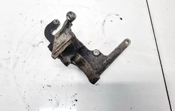 Ford Focus Engine mounting bracket AV6Q9B470BB AV6Q-9B470-BB