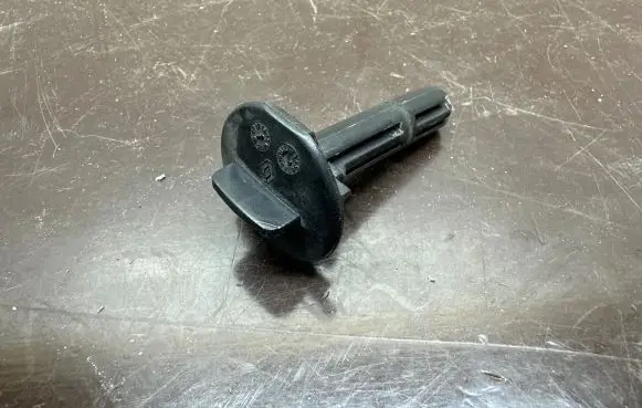 Renault Clio IV Radiator mount bracket