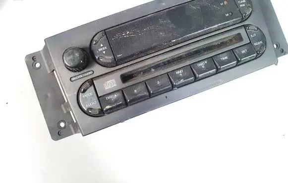 Chrysler Pacifica Radio/CD/DVD/GPS head unit p05082764ae t00am1563