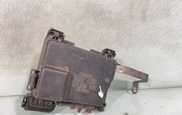 Volkswagen Golf IV Fuse module 1j0937550