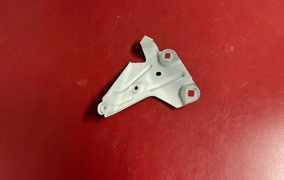 Fender mounting bracket
