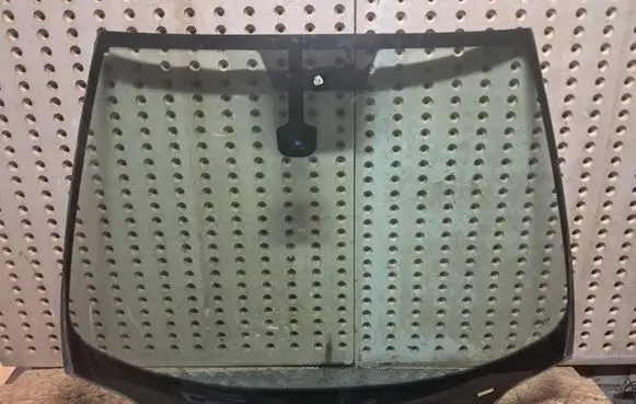 Peugeot 407 Front windscreen/windshield window 