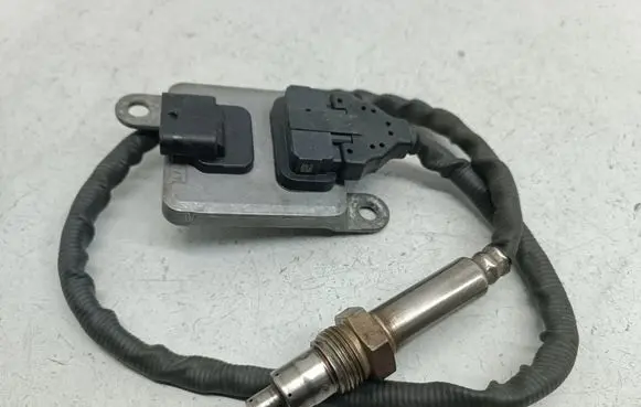 Mercedes-Benz C W205 Lambda probe sensor A0009051512 0009051512