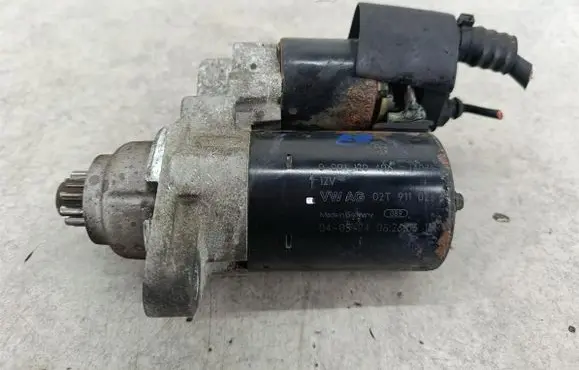 Volkswagen Golf V Starter motor 02T911023R