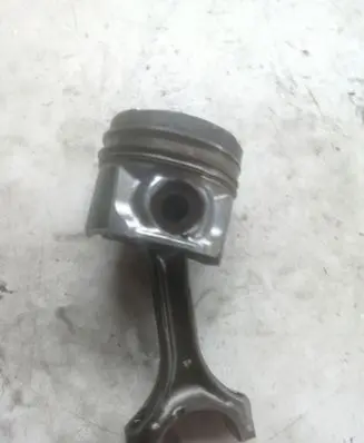 Toyota Corolla Verso AR10 Piston with connecting rod
