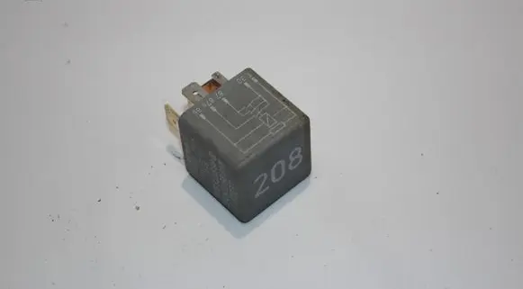 Audi A4 S4 B5 8D Other relay 8A0951253B 899578000