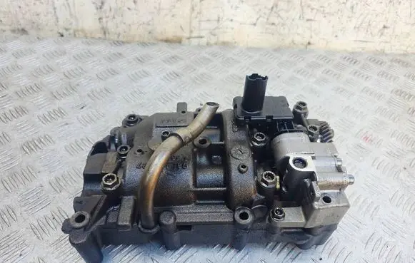 Audi A4 S4 B8 8K Oil pump balance shaft 03L103537 03G115105 03L103535