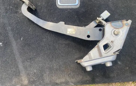 KIA Sportage Brake pedal L10