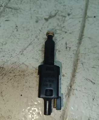 Volkswagen PASSAT B5.5 Brake pedal sensor switch 811907343B