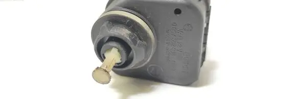 Opel Vectra B Headlight level adjustment motor 0307852335