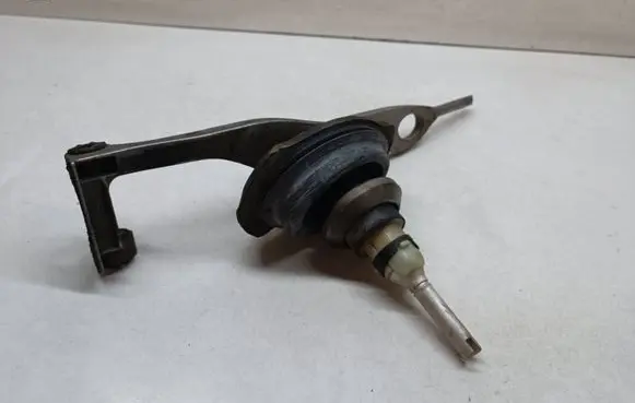BMW 1 E81 E87 Gear shifter/selector 7557351 25117557351