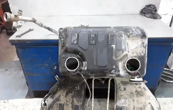 Audi A8 S8 D3 4E Fuel tank 4E0201135