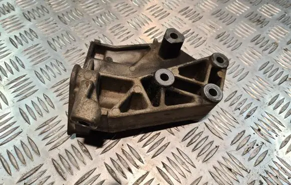 Renault Laguna I Engine mounting bracket 7700817176F
