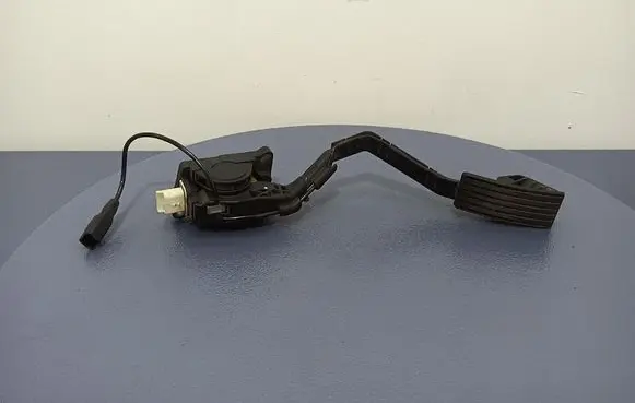 Peugeot 407 Accelerator throttle pedal 9650341780