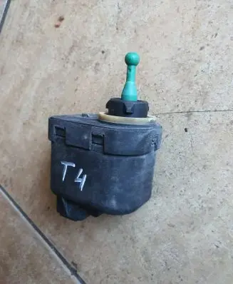 Headlight level adjustment motor
