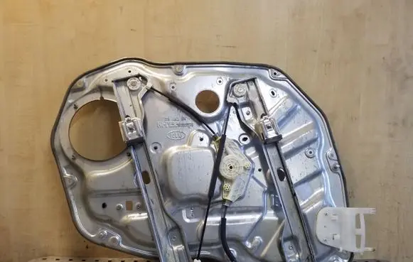 KIA Sorento Front window lifting mechanism without motor