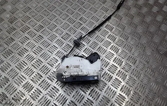 Volkswagen Golf VI Front door lock 5K2837015