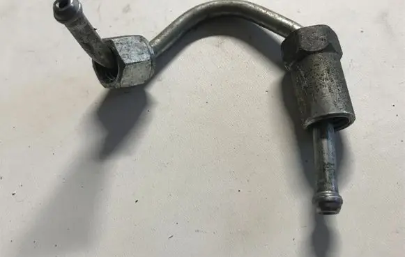 Fuel injector supply line/pipe