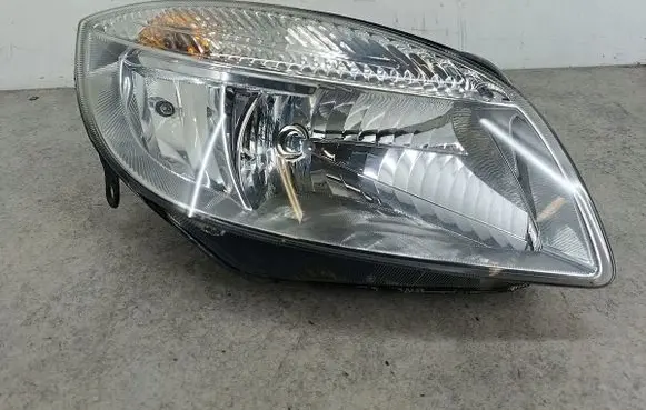 Skoda Fabia Mk2 (5J) Headlight/headlamp 