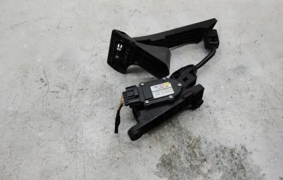 KIA Sportage Accelerator throttle pedal KID0358A2S900 1517