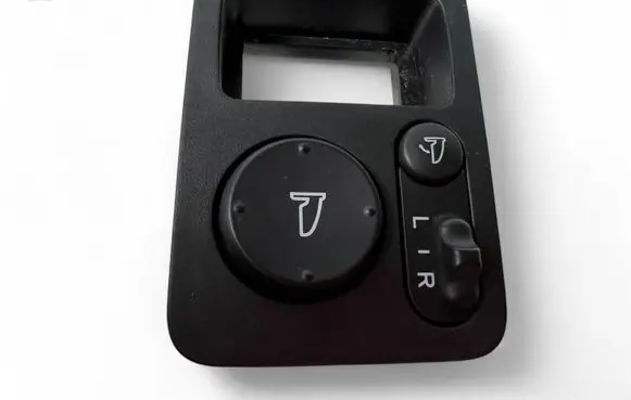 Honda CR-V Wing mirror switch M33212