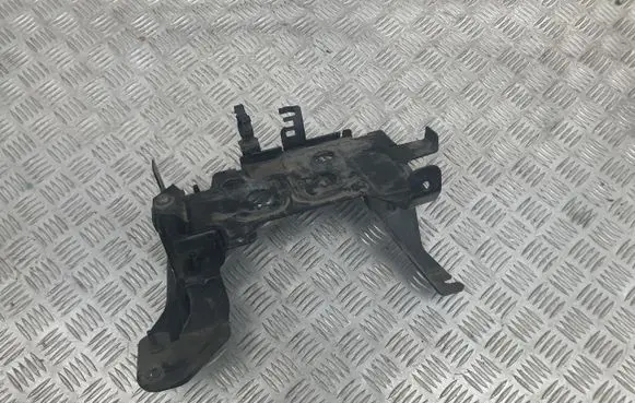 Opel Insignia B Battery box tray 84116582