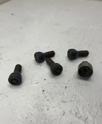 BMW 5 E60 E61 Anti-theft wheel nuts and lock 