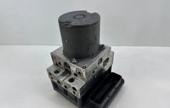 BMW 5 F10 F11 ABS Pump 6851374