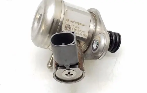 Mercedes-Benz CLA C117 X117 W117 Fuel injection high pressure pump A2700700501 0261520212
