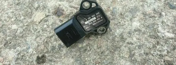 Volkswagen Touran I Air pressure sensor 038906051B