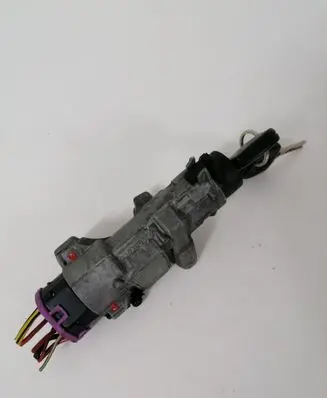 Volkswagen PASSAT B5.5 Ignition lock 4B0905851