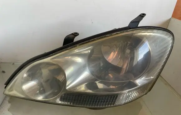 Toyota Avensis Verso Headlight/headlamp 