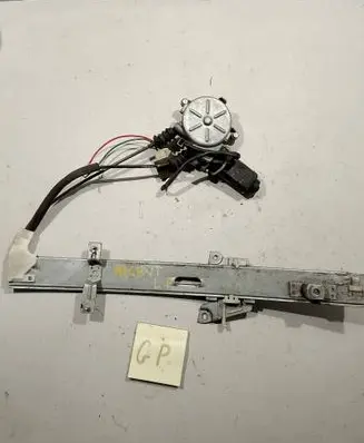Hyundai Accent Front door window regulator with motor 8247125001