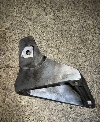 BMW 7 E65 E66 Engine mounting bracket 6758419