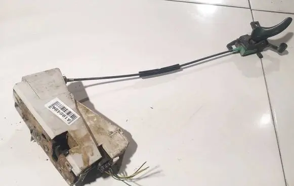 Seat Alhambra (Mk1) Rear door lock 
