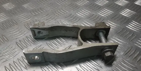 Volvo XC40 Engine mounting bracket 32222107