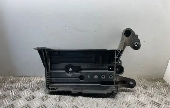 Volkswagen Golf VII Battery tray 
