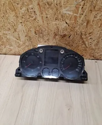 Volkswagen PASSAT B6 Speedometer (instrument cluster) A2C53106067