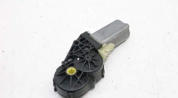 Nissan Pathfinder R51 Seat adjustment motor 0390203236