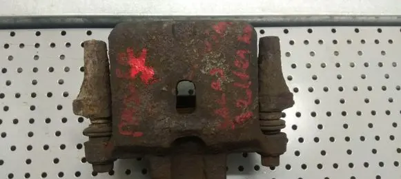 Mitsubishi Pajero Rear brake caliper