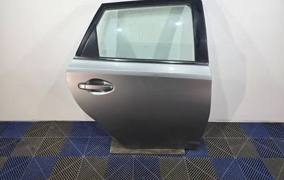 Toyota Auris E180 Rear door 