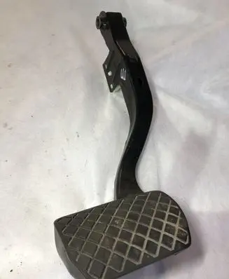 Volkswagen PASSAT B5.5 Brake pedal 8D1723410B