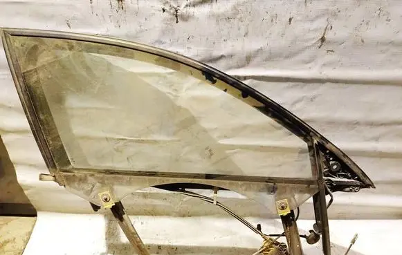 Audi A6 S6 C6 4F Front door window/glass frame 4F0837630