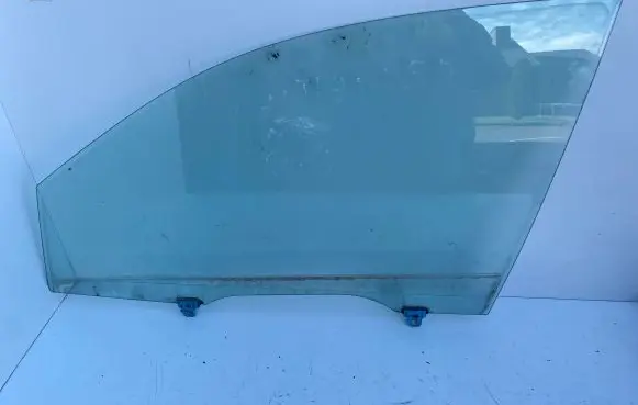 Mitsubishi Outlander Front door window glass four-door