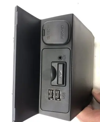 Mazda 3 III USB socket connector BHN2644A1