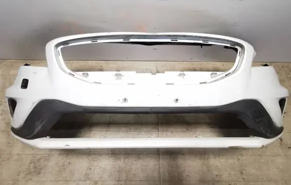 Volvo V40 Front bumper 31347085