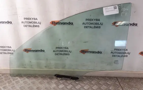 Honda CR-V Front door window glass four-door